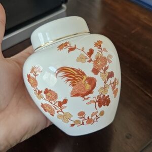 Wedgewood Ginger Jar Bone China Golden Cockerel England Vase